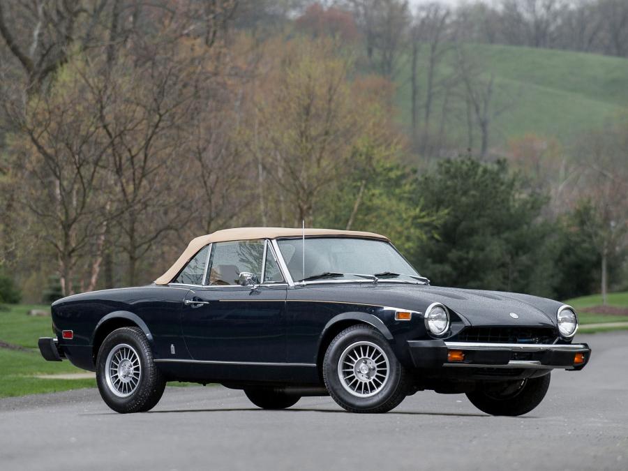  Fiat 124 Sport Spider 1975 года  (US) (фото 1 из 3)